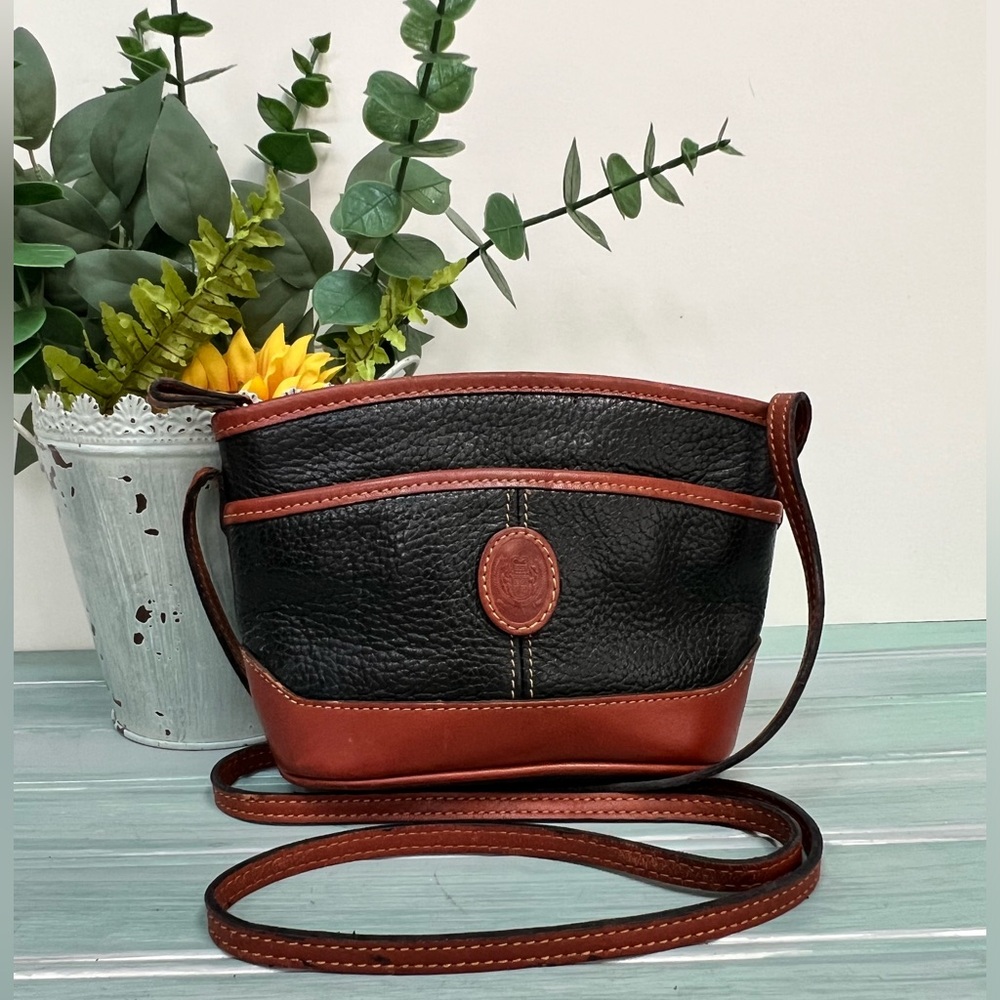 Vintage Liz Claiborne Black and Tan Crossbody Bag